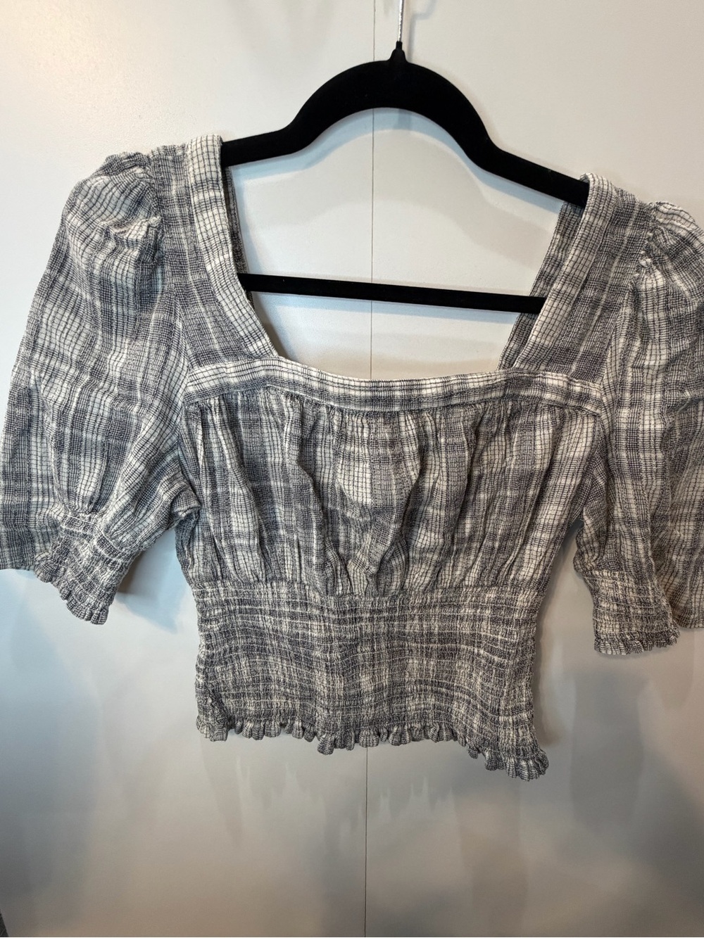 Universal Thread Women’s Gray Plaid Smocked Square-Neck Top Size Small